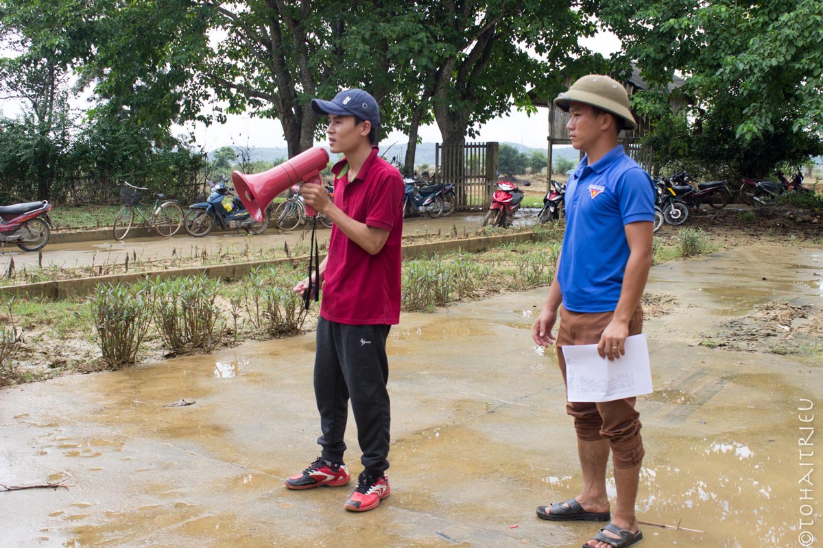Trực tiếp tới tâm lũ hỗ trợ bà con năm 2016